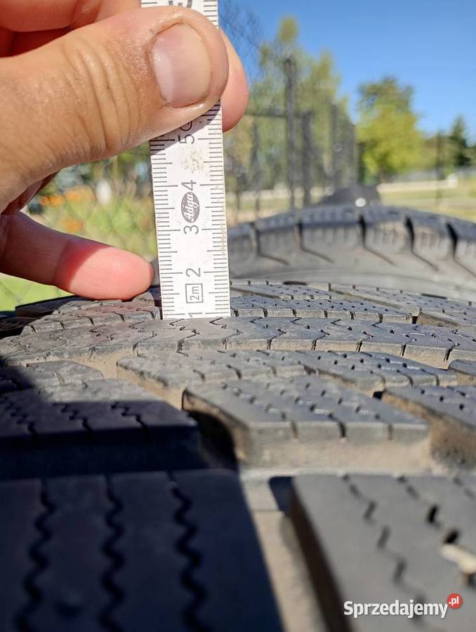 Komplet opon zimowych 4 R17 22565 Dziuchów