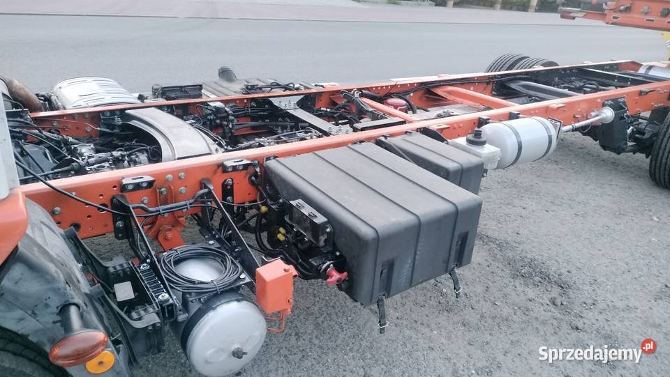 Iveco 100e18 auto laweta pomoc drogowa specjalny Iwkowa