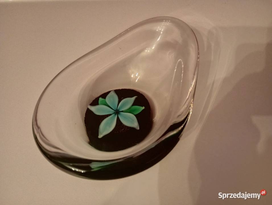 Szklana patera autorstwa Paula Kedelva Biłgoraj