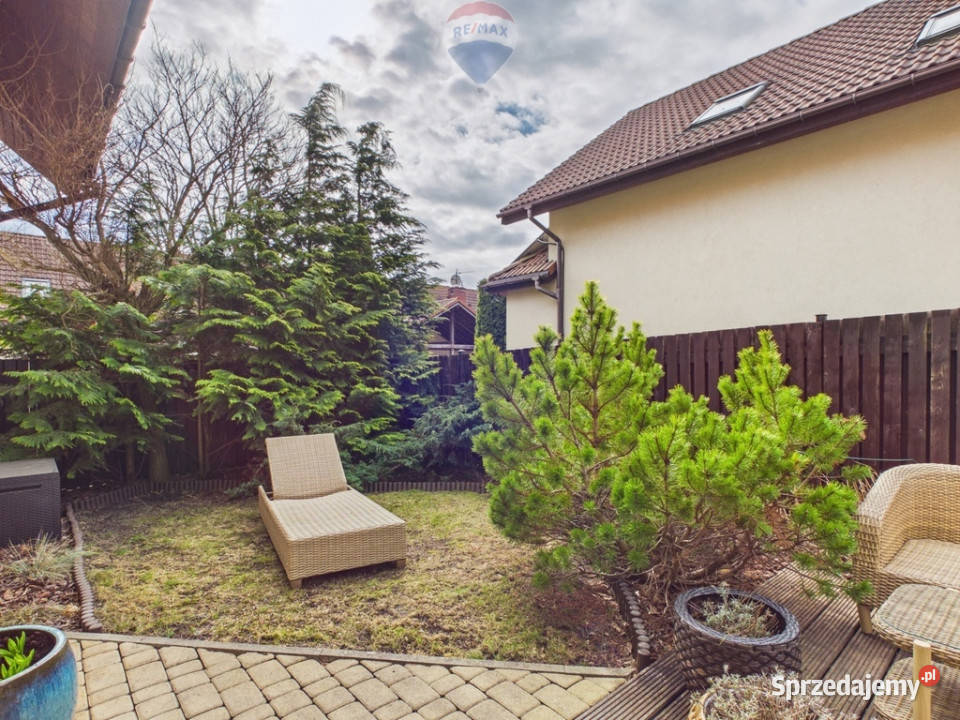 Dom jednorodzinny z pięknym ogrodem Rok budowy 2007 Straszyn