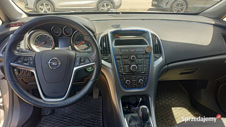 Opel astra J 2015 14B 140 z polskiego salonu Bodzechów