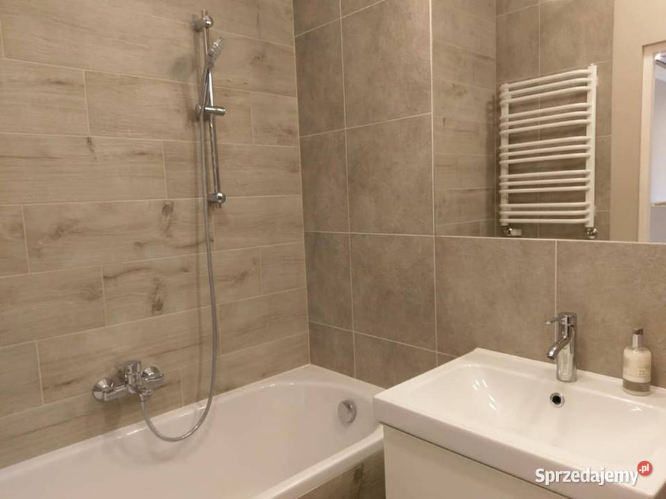 Bezpośrednio nowoczesne koło Metro Słodowiec winda Warszawa