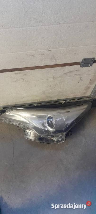 LAMPA REFLEKTOR PRAWY TOYOTA AVENSIS T27 LED Dobiegniew