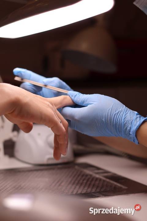 Manicure który podkreśli Twoją kobiecość i styl śląskie Chorzów