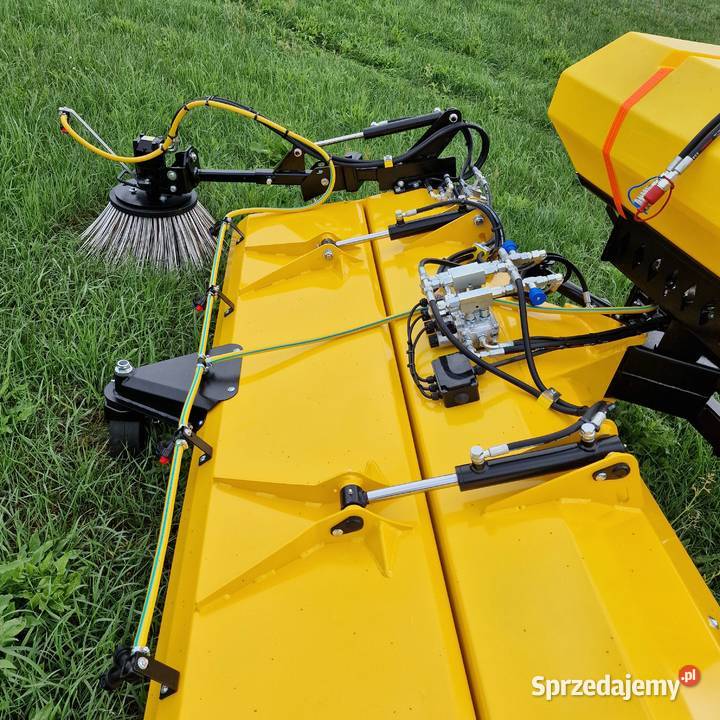 Zamiatarka 16m Na przód Hydrauliczna Grutech Janowo