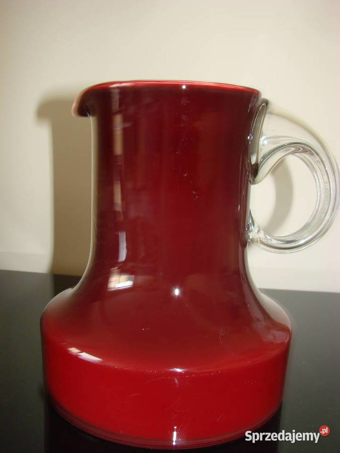 dzbanek czerwone szkło Pruszcz Gdański