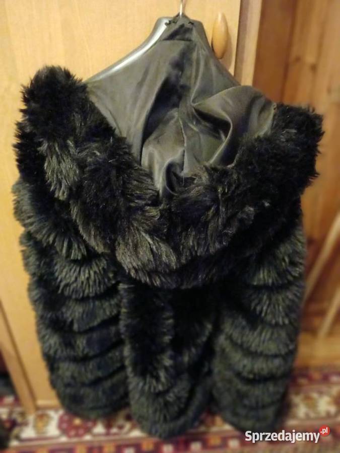 Sprzedam długibezrękawnik z kapturem krótkim sprzedam