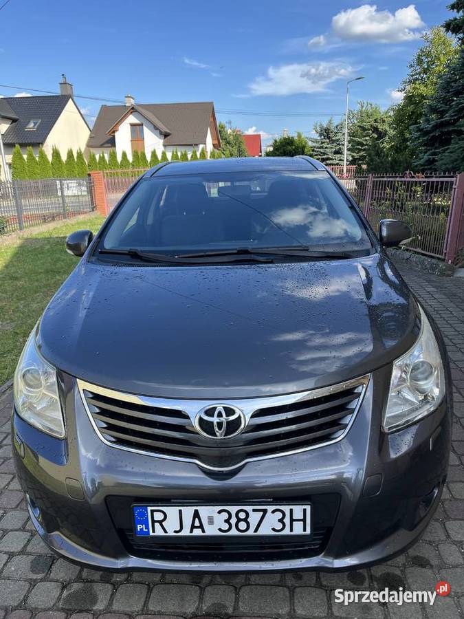 Toyota Avrndis T27 20D 126 koni