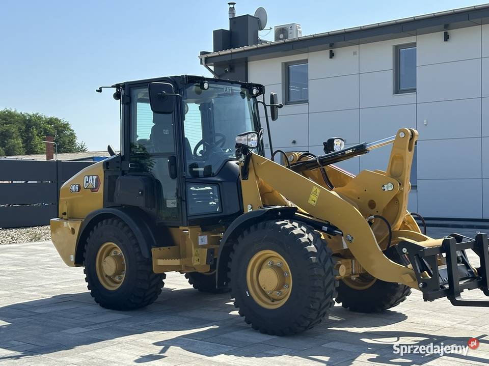 ŁADOWARKA KOŁOWA MARKI CATERPILLAR 906