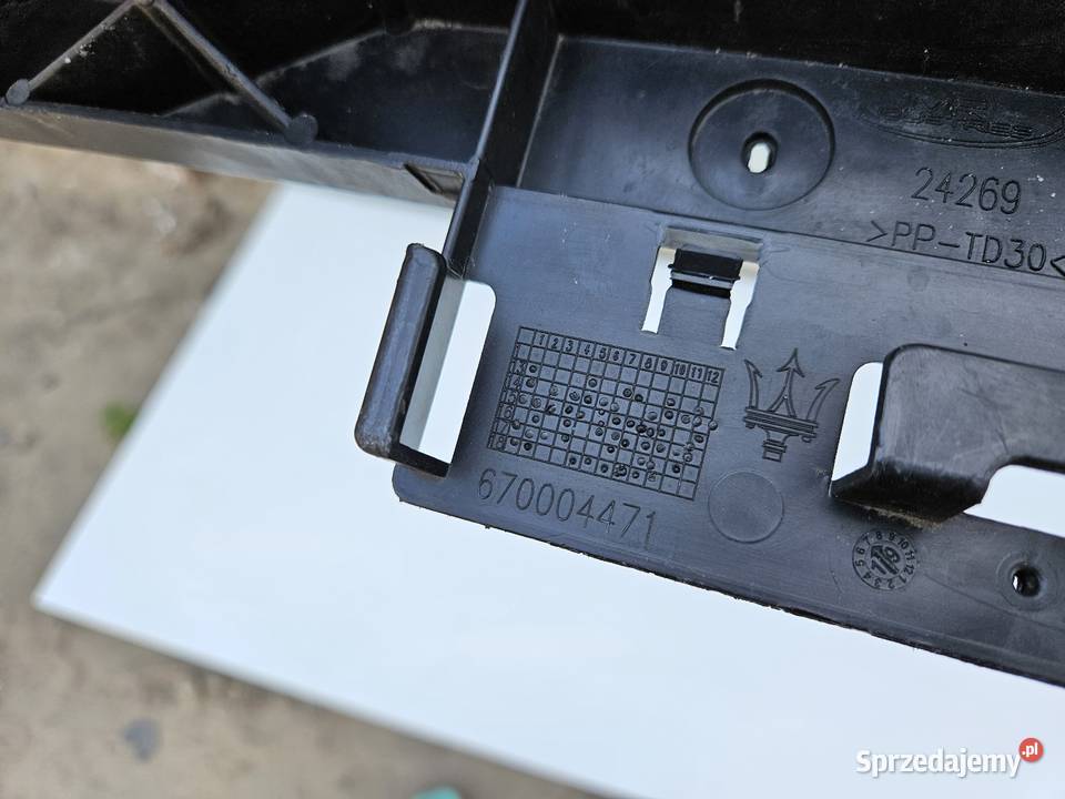 MASERATI GHIBLI ŚLIZG ŚRODKOWY ZDERZAKA TYŁ Międzychód