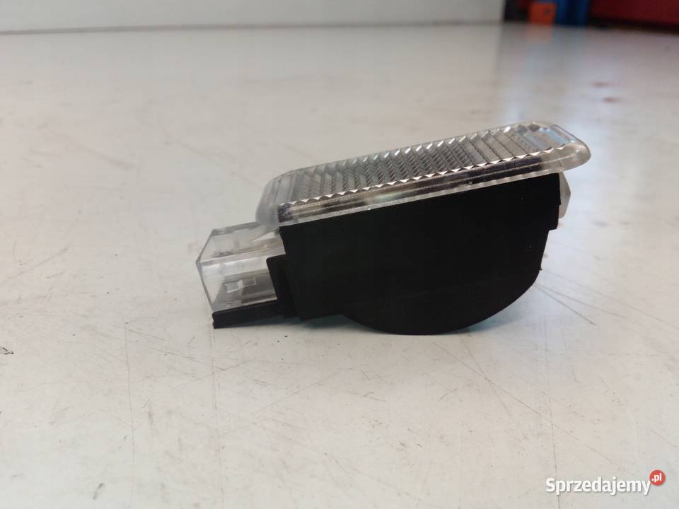 LAMPKA OŚWIETLENIE KABINY AUDI A3 A4 A5