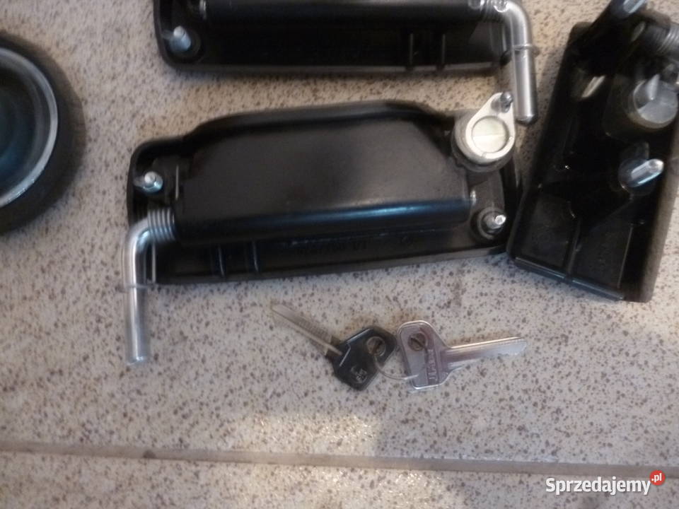 fiat 126p FL ST klamki zewnetrzne kpl Rybienko Nowe sprzedam
