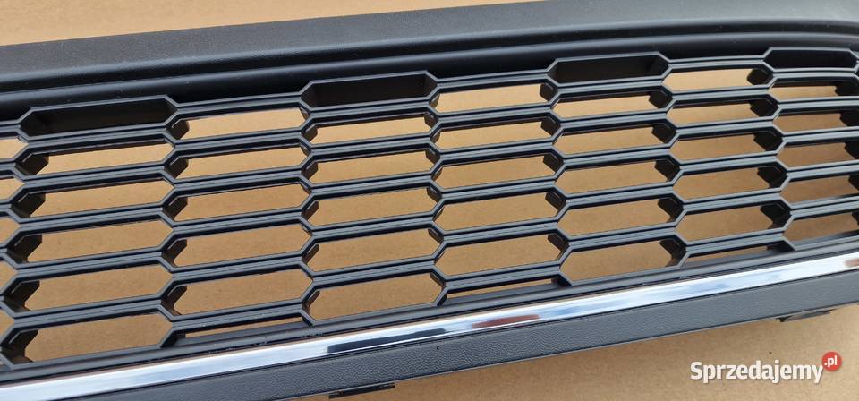 VW POLO 6R KRATKA ZDERZAKA CHROM 6R0853677 Bieleń