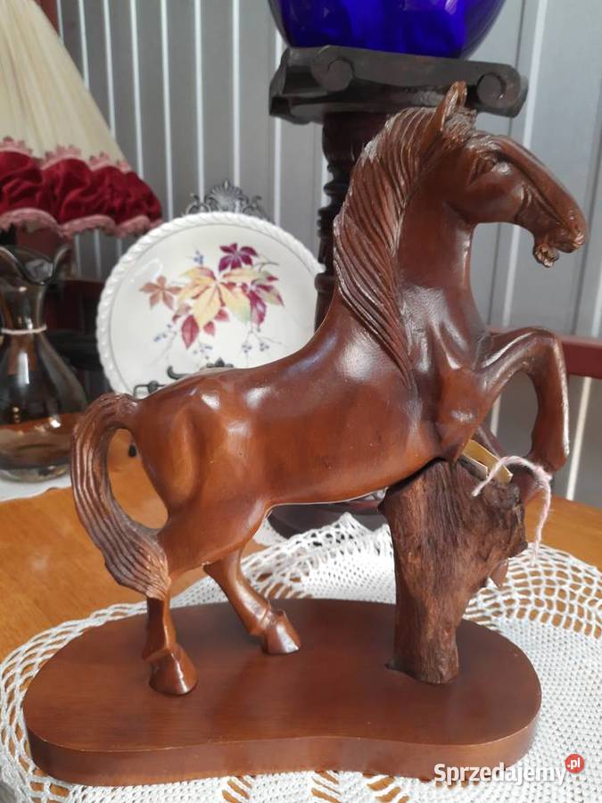 duża figurka konia z drewna sandałowego wielkopolskie Mielnica Duża