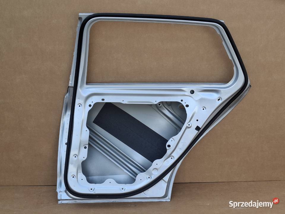 MERCEDES CKLASA W206 KOMBI DRZWI PRAWY TYŁ PRAWE Drzwi Bieleń