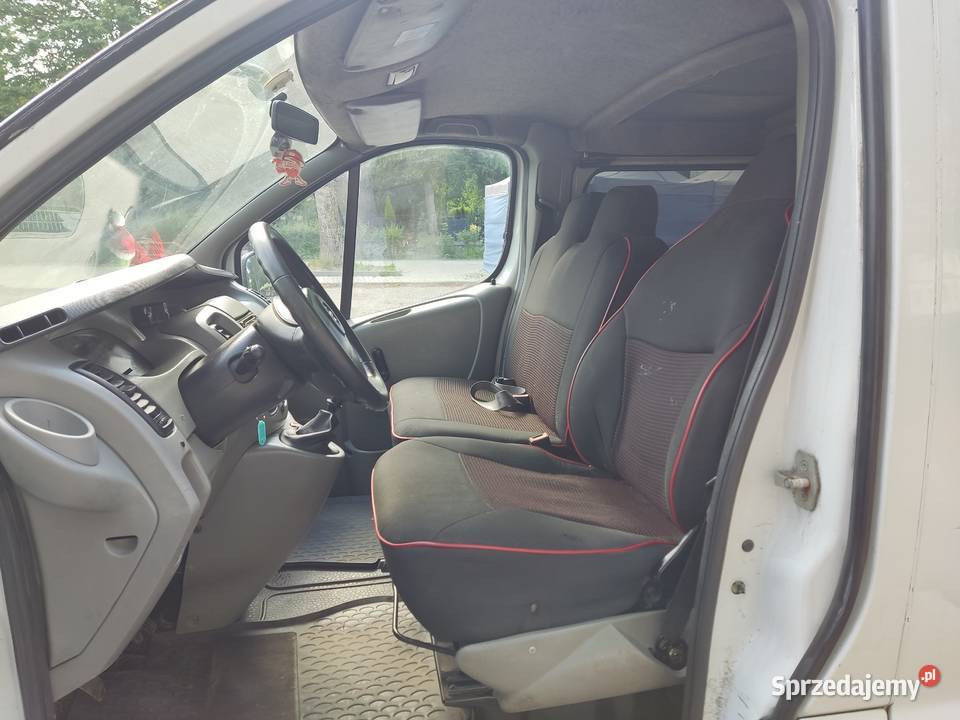 3 osobowa brygadówka VIVARO r2003 p19d sprawne z