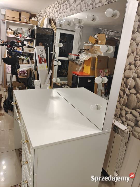 Toaletka z lustrem kosmetycznym Nowy Sącz