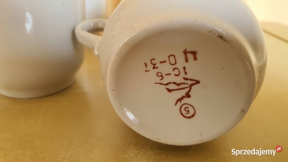 6 filiżanek z czasów PRLu Leżajsk