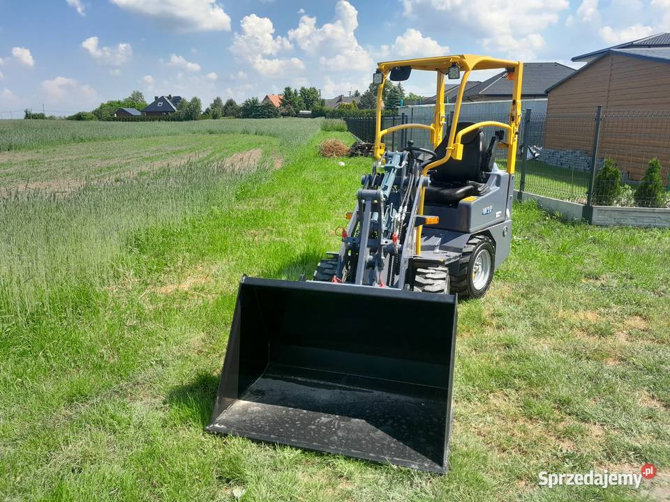 Wąska i zwrotna ładowarka EUROTRAC W10 I KUBOTA