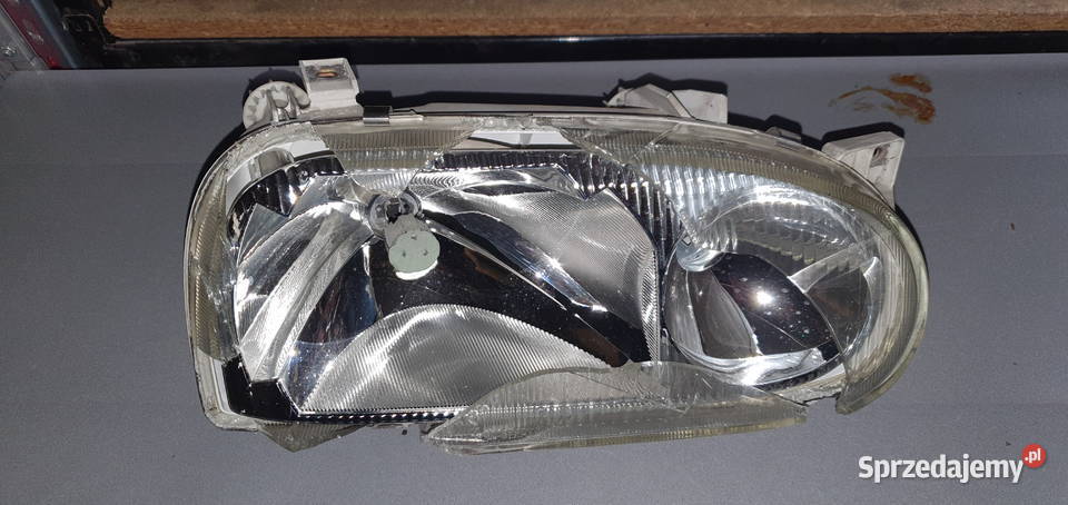 Reflektor prawy Golf 3 III Hella 13917400R