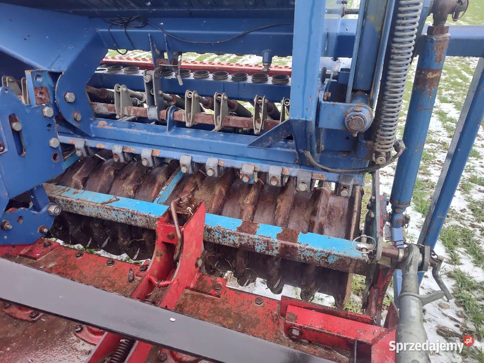 Siewnik nabudowany z broną Nordsten