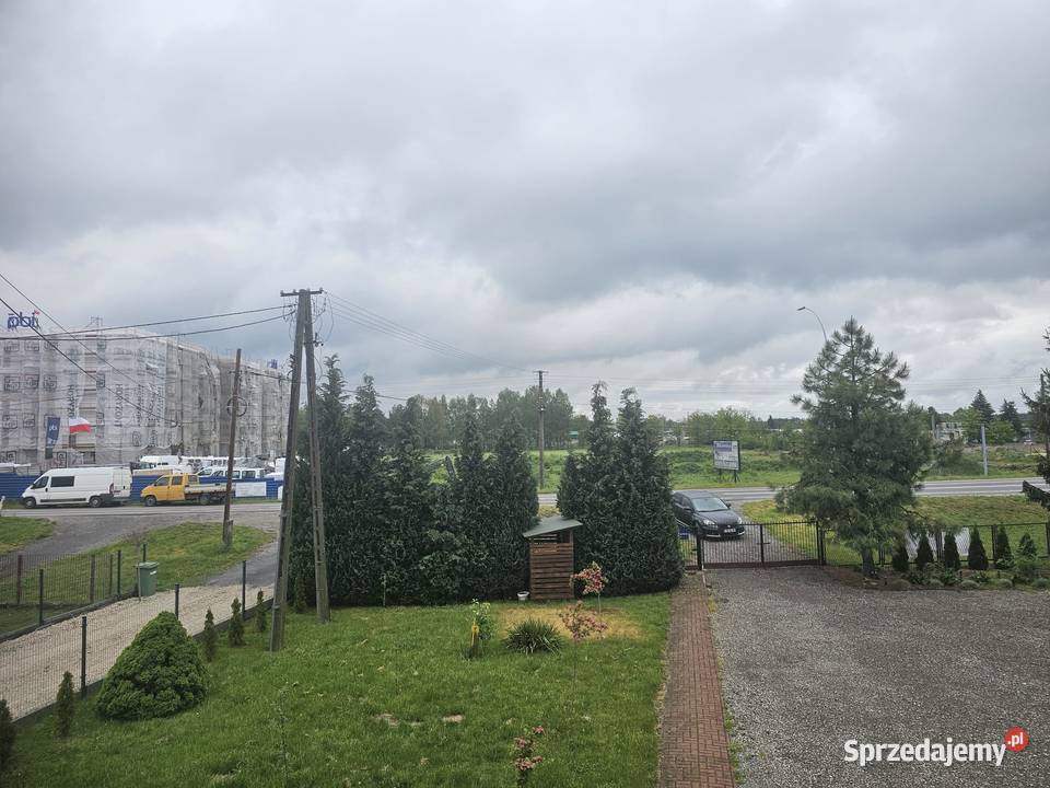 Sprzedam dom z oddzielną klatka schodowa 3 Nisko