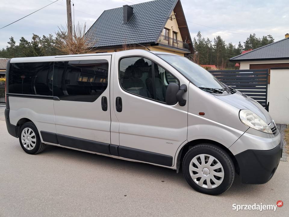 Opel vivaro 20 CDTi Klimatyzacja LONG 9osób stan nieuszkodzony Końskie sprzedam