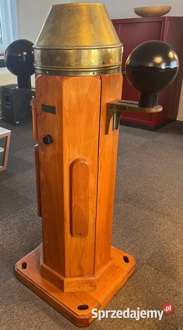 Stary i oryginalny kompas ze statku Warszawa