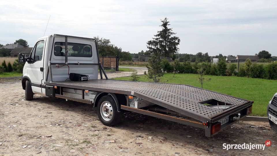 Najazd zabudowa auto laweta pomoc drogowa Paradyż