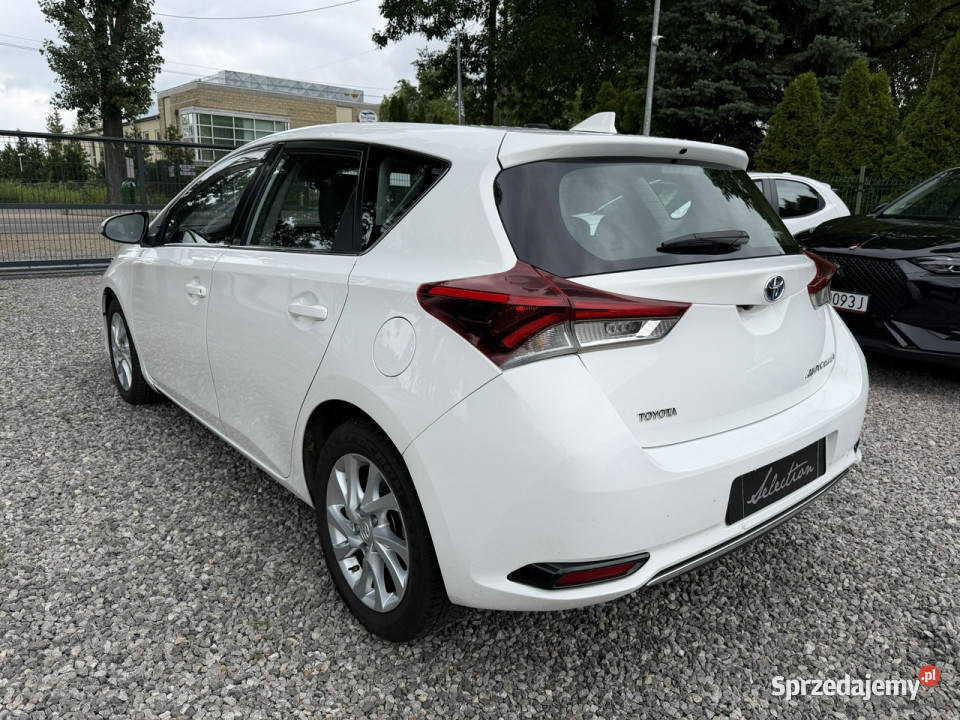 Toyota Auris 18 HSD 136 Serwisowany Kamera Ładny