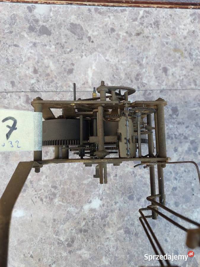 637 Mechanizm starego zegara ściennego cztery Tczew