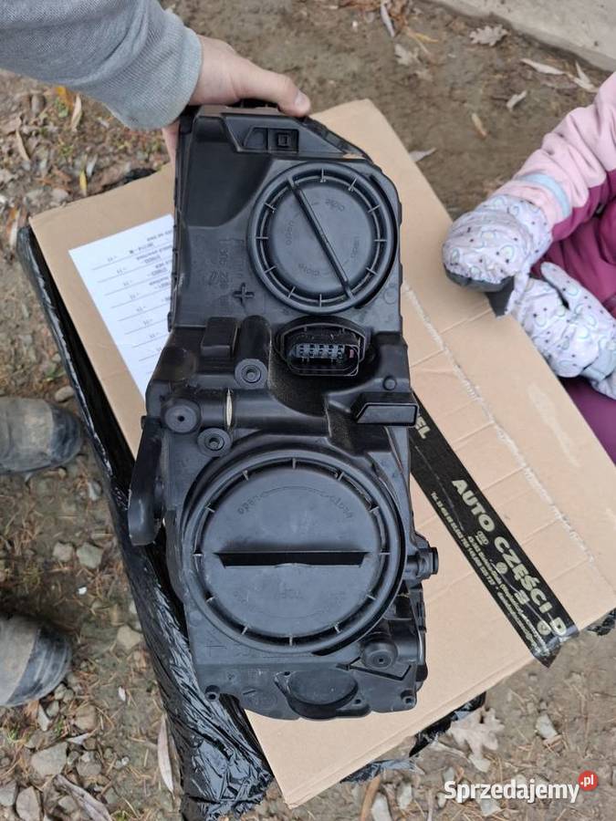 Reflektor prawy przedni skoda octavia 3 2015 Czudowice