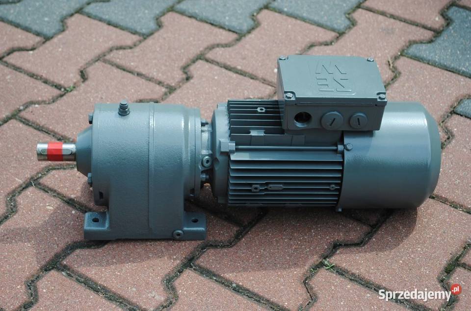 Motoreduktor dwubiegowy 0104kw 1354obr SEW Kargowa