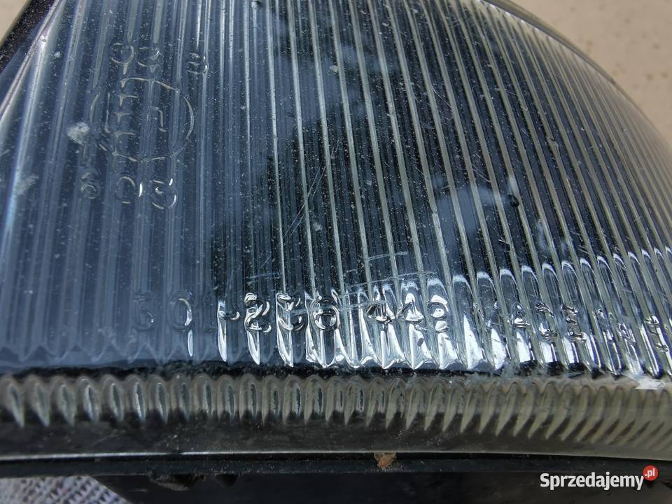 Halogen przeciwmgielne lewy toyota Avensis t22