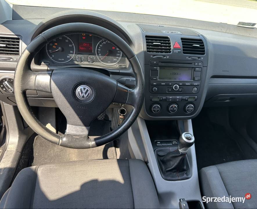 Volkswagen Golf V 16 gaz 2004r