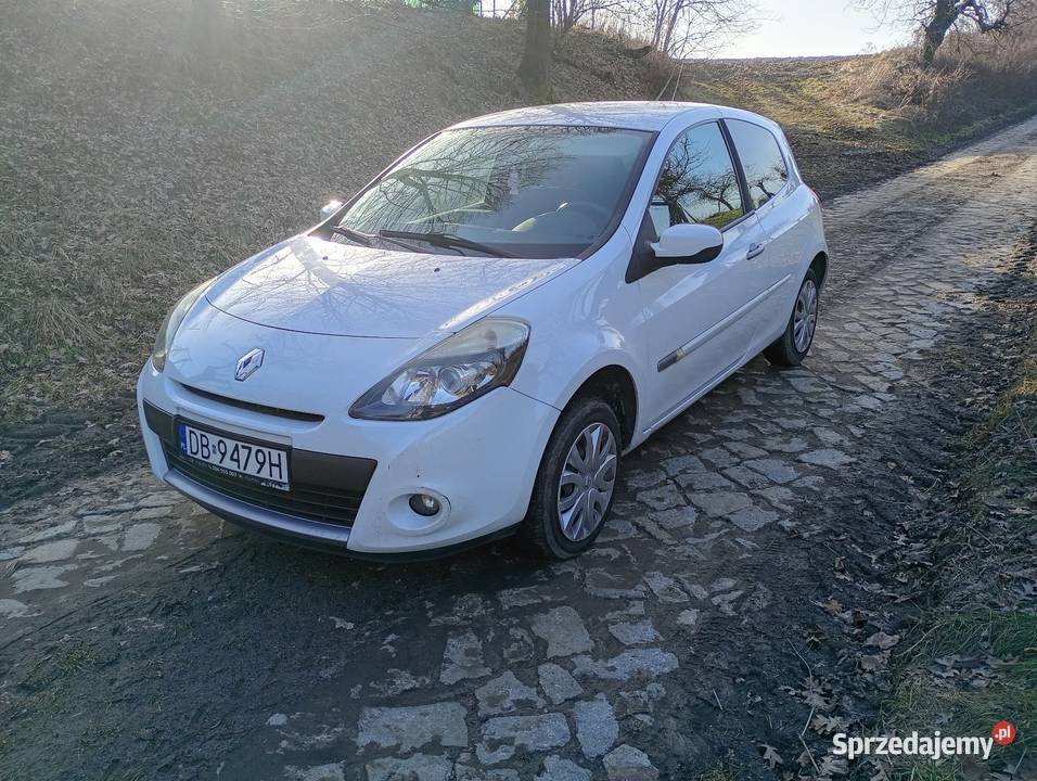 Renaulta Clio 3 12 benzyna 2009r Zarejestrowany w Polsce Trzebnica