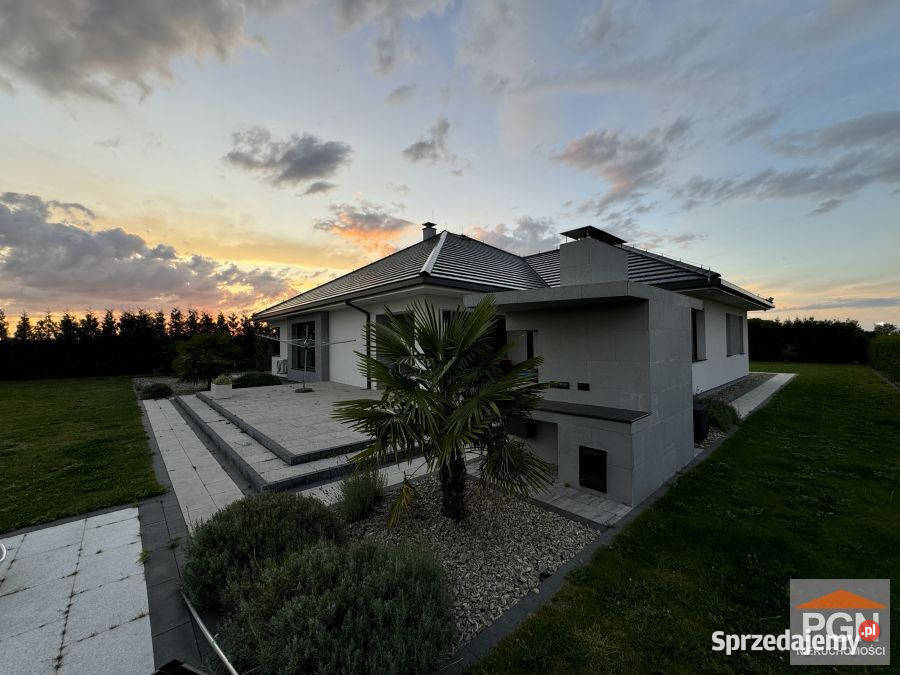 sprzedaży domu wolnostojącego 250m2
