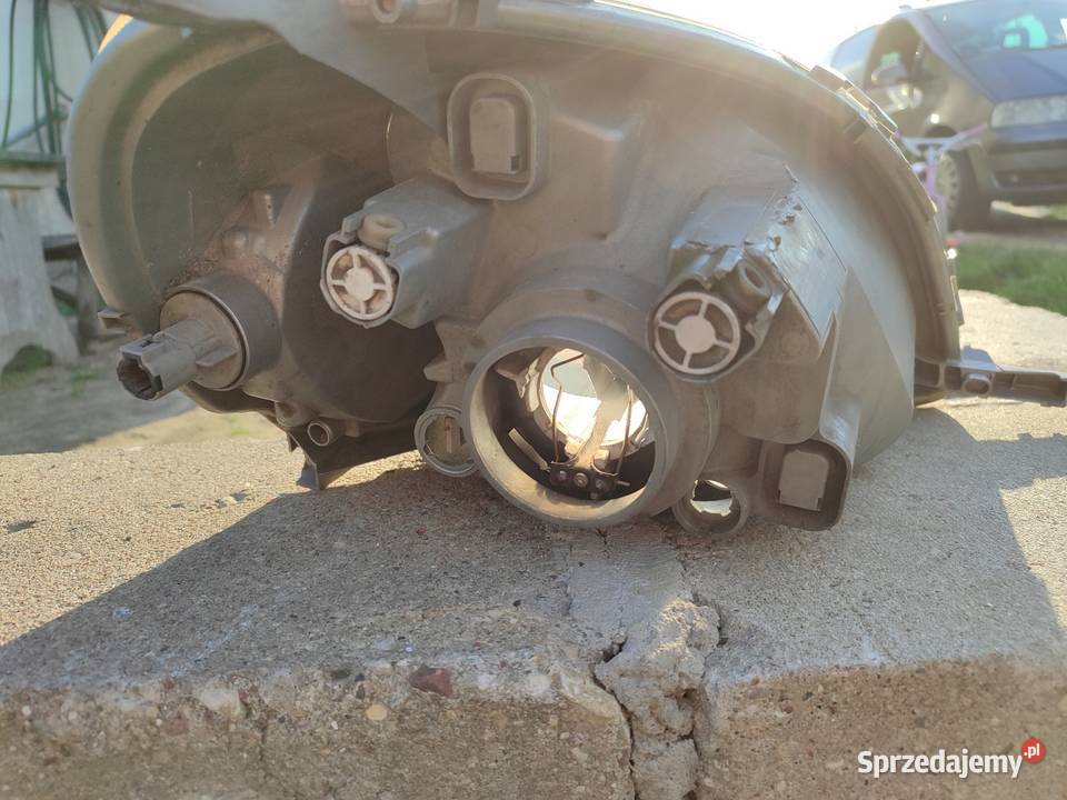 Lewa lampa Toyoty Yaris lewe Parczew