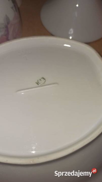 Patera na nodze KPMG Syg z lat 19041927
Subtelna