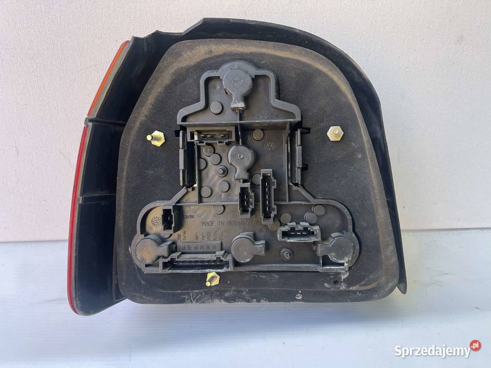 VW GOLF 3 PRAWA LAMPA TYŁ osobowe Lampy tylne wielkopolskie Ostroróg