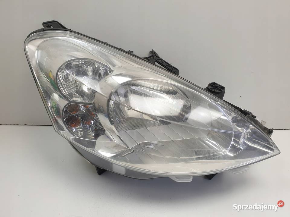 Peugeot Partner II PRZEDNIA LAMPA PRAWA przód Lampy przednie Chełm