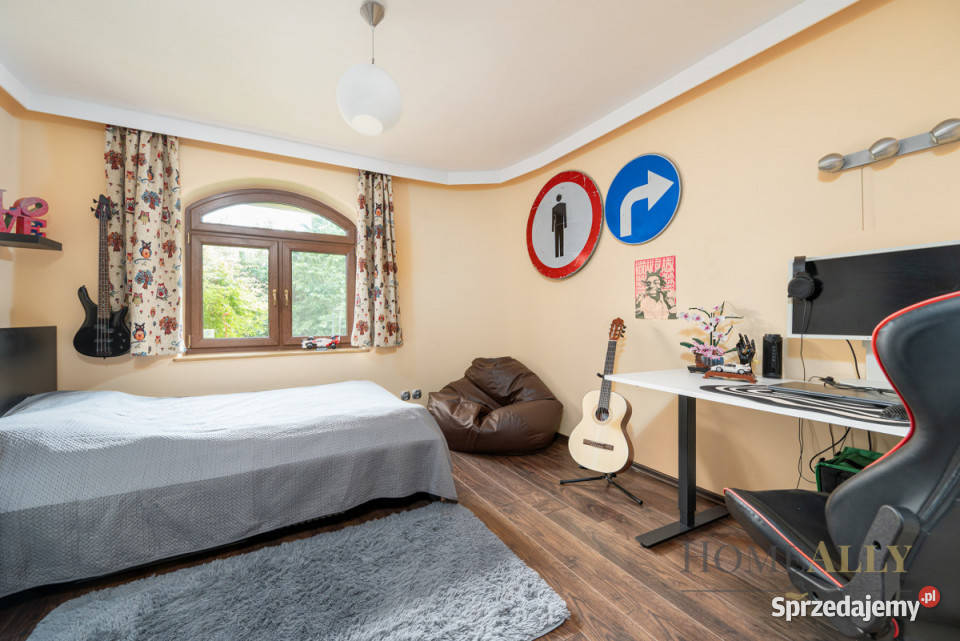 sprzedaży domu wolnostojącego 430m2 Szeligi