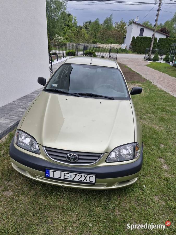 Na sprzedaż Toyota Avensis 16 2002 złoty Jędrzejów sprzedam