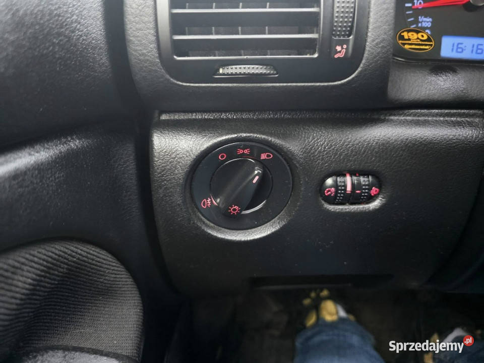 Volkswagen Passat 16 Benzyna 102 Klimatyzacja niebieski Słupsk