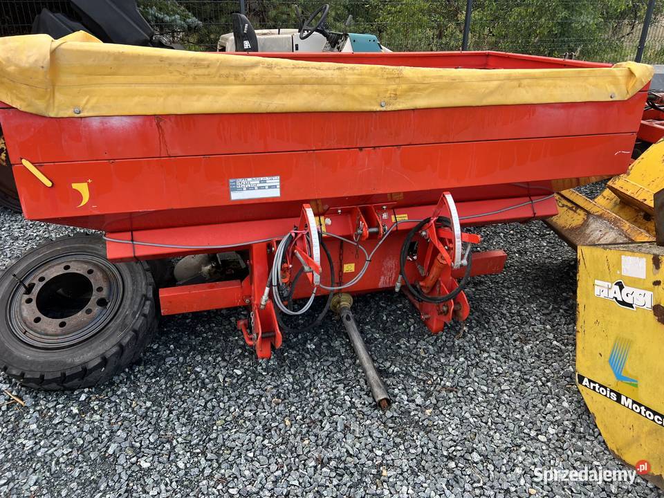 Rozsiewacz do nawozu wapna Agram na 2 taleze Turek