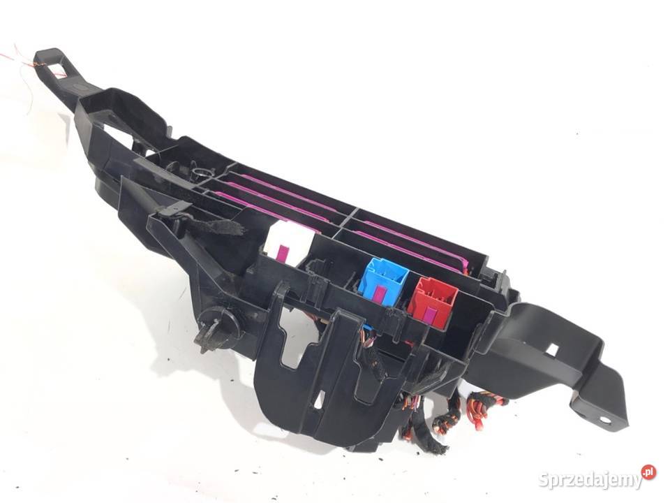 SKRZYNKA BEZPIECZNIKÓW AUDI Q5 FY 80A971845A SUV osobowe