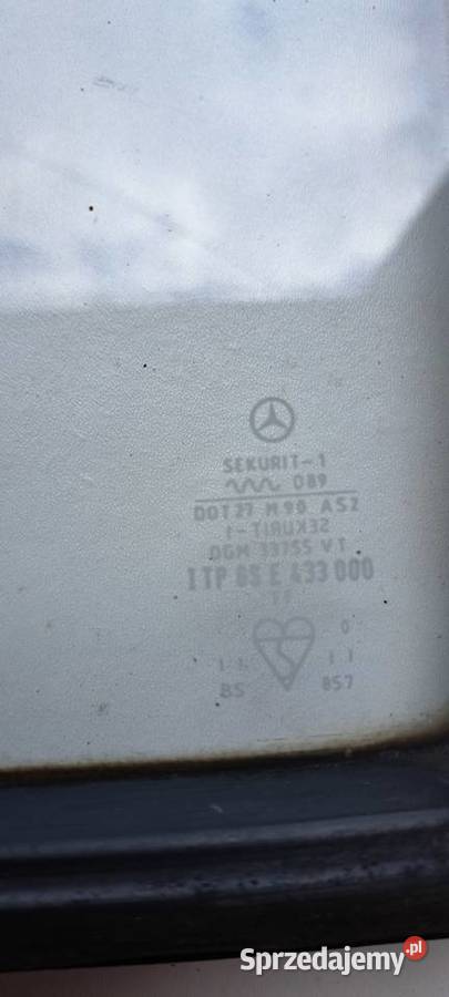 Szyba drzwi mała tylna prawa Mercedes W123 sedan Luzino sprzedam