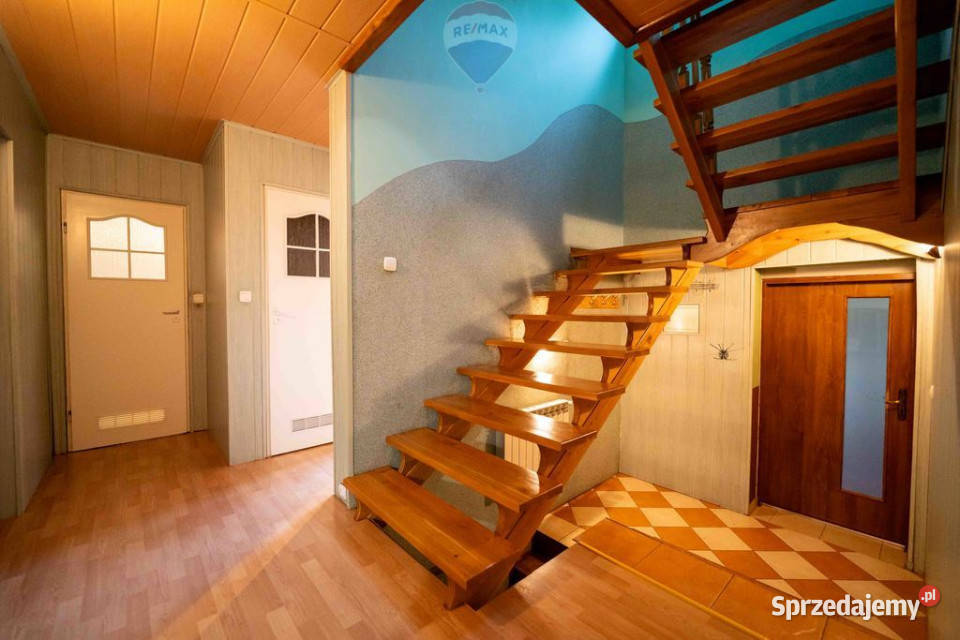 Dom na wzgórzu balkon Irządze
