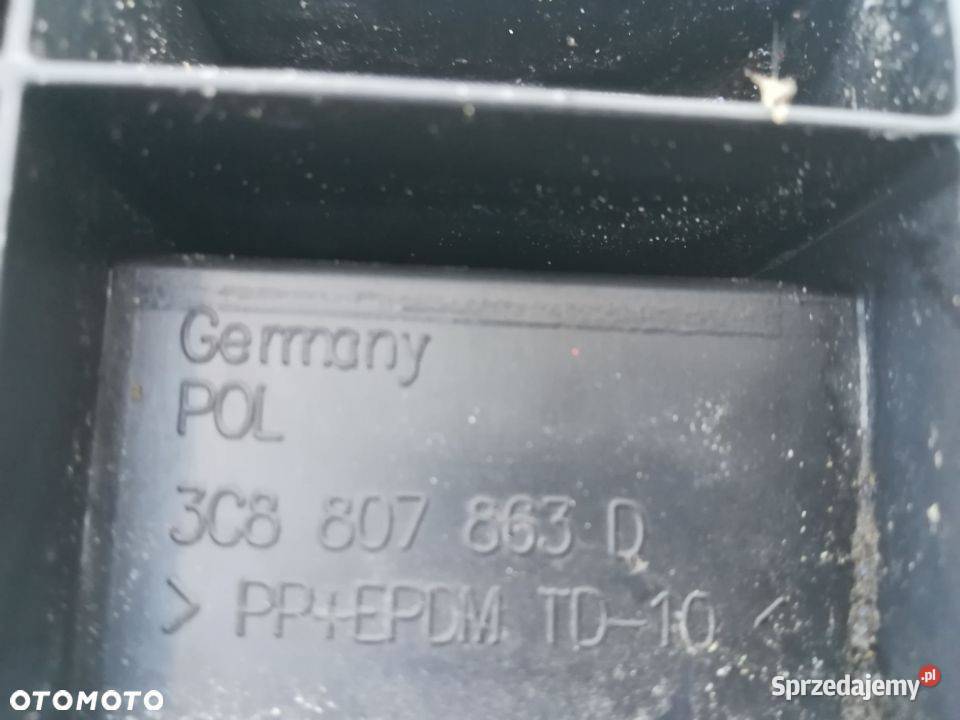 ŚLIZG ZDERZAKA ŚRODKOWY TYŁ VW PASSAT CC osobowe Nowy Tomyśl