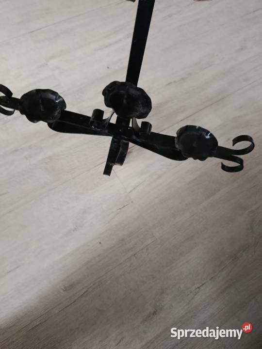 Metalowy kłuty świecznik trzy ramiona stary